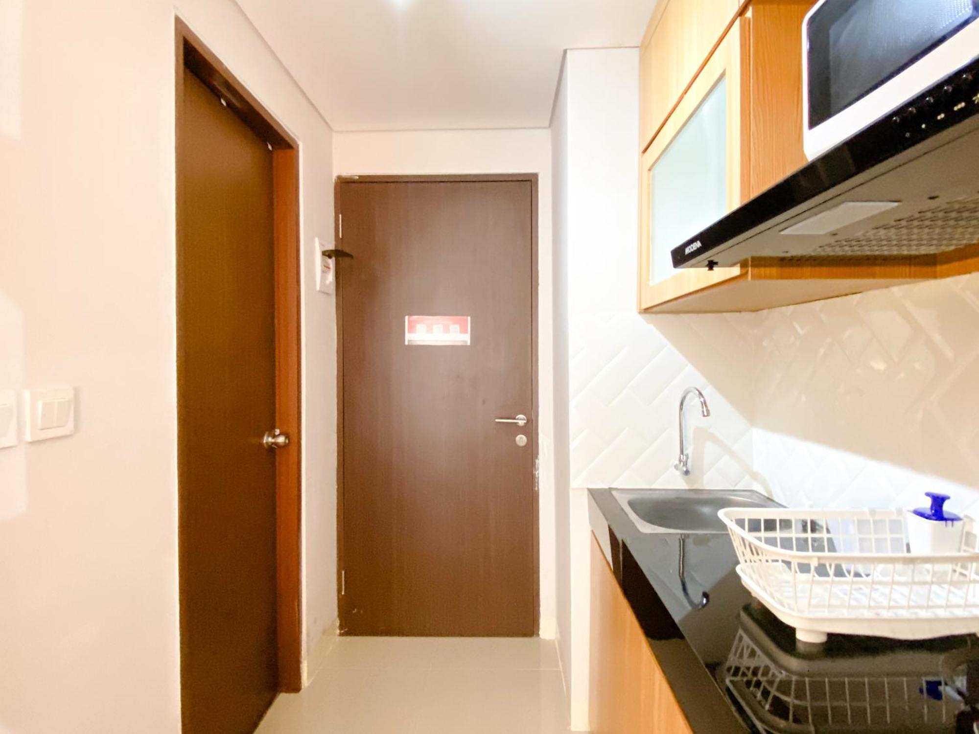 Homey And At Transpark Juanda Timur By Travelio Apartemen