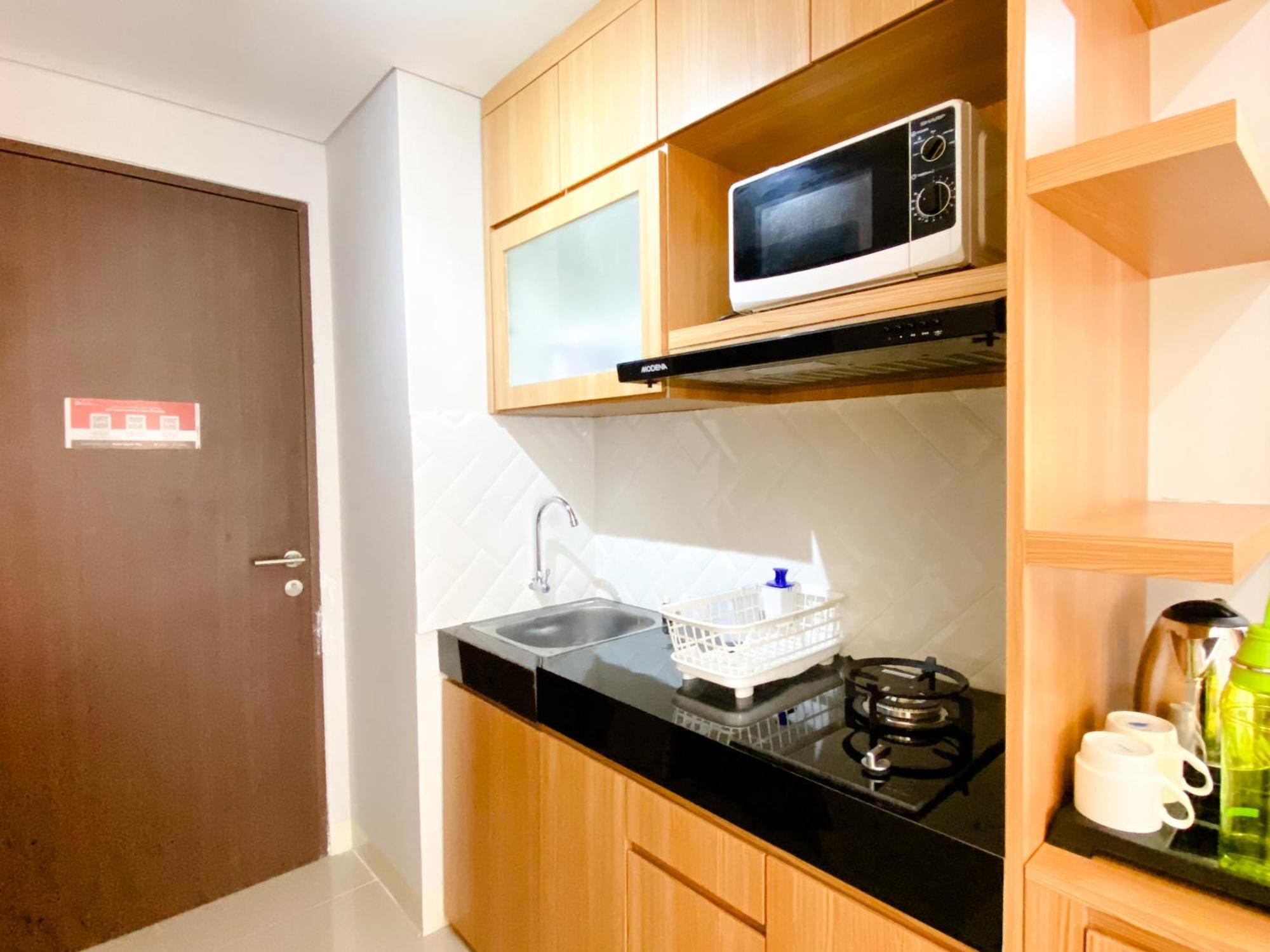Homey And At Transpark Juanda Timur By Travelio Apartemen