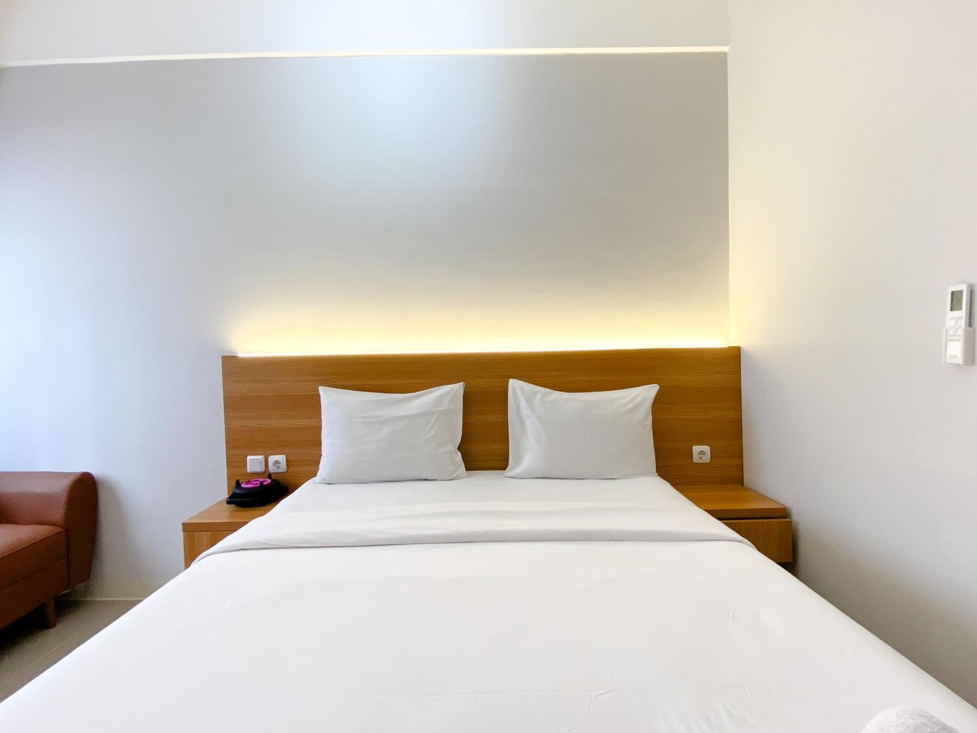 Homey And At Transpark Juanda Timur By Travelio Bekasi