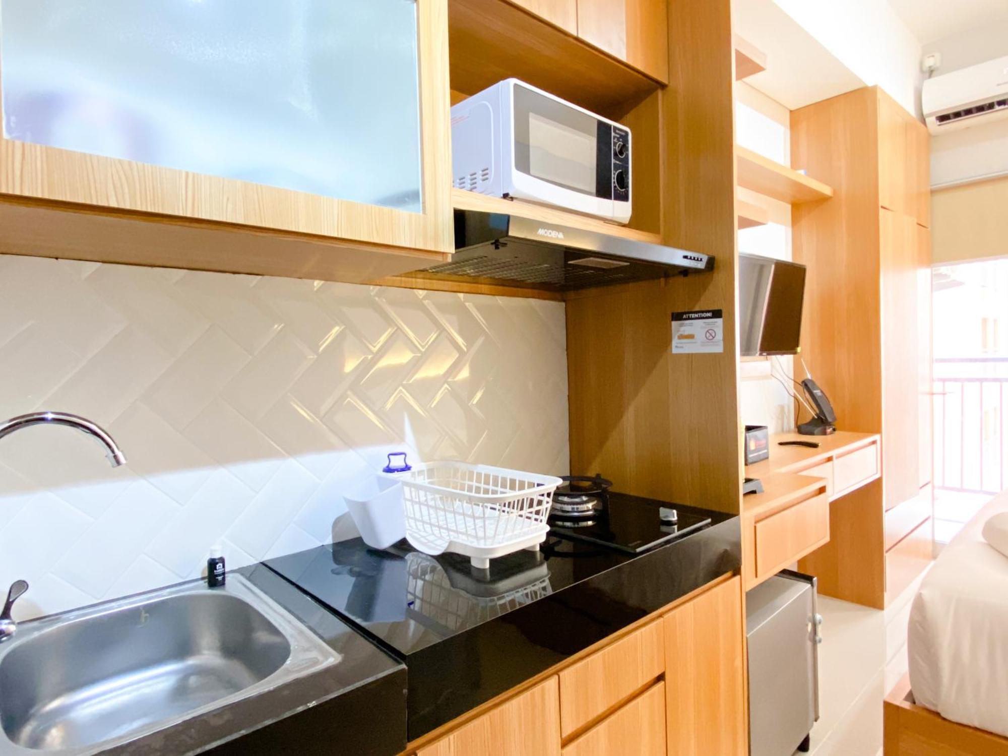 Homey And At Transpark Juanda Timur By Travelio * Bekasi